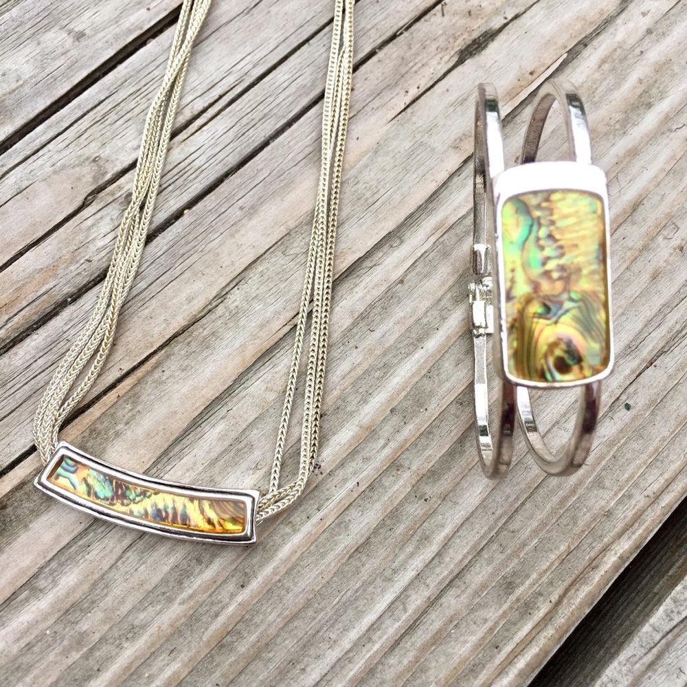 Silver necklace & bracelet set with shell